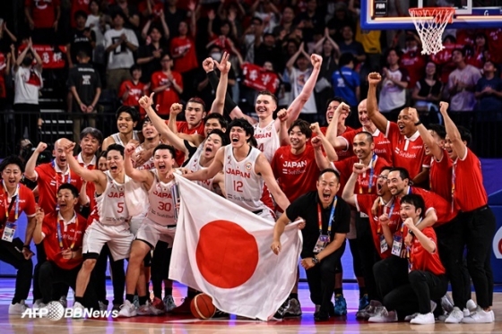 지난 해 9월 오키나와에서 열린 농구 월드컵에 출전한 일본 남자 농구 대표팀 선수단.  /AFPBBNews=뉴스1