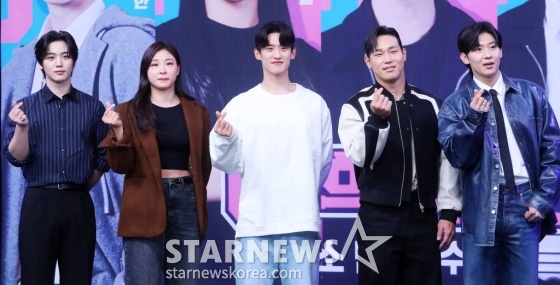 위아이 김요한, 레슬링 선수 장은실, 방송인 이대훈, 윤성빈, 덱스가 15일 오후 서울 마포구 상암동 MBC 사옥에서 진행된 예능 '대학체전 : 소년선수촌' 제작발표회에 참석해 포즈를 취하고 있다. '대학체전 : 소년선수촌'은 대한민국을 대표하는 체대생들이 각 대학의 명예를 걸고 펼치는 국내 최초 체대 서바이벌 예능이다. 오는 18일 첫 방송. 2024.02.15 /사진=김창현
