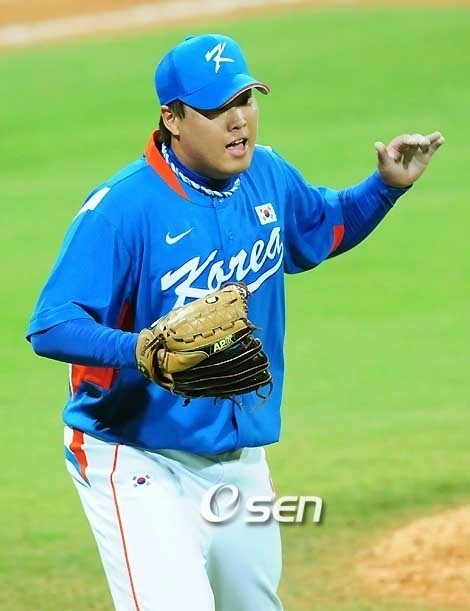 한국 야구 국가대표팀에서 활약하던 시절 류현진의 모습. 류현진은 한화 이글스 소속으로 2006년 프로 무대에 데뷔한 뒤 2012년까지 7시즌 동안 KBO 리그 무대를 누볐다. 