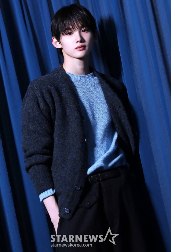 그룹 앤팀(&amp;TEAM) 조가 서울 종로구 스타뉴스 사옥에서 진행된 &#039;2023 아시아 아티스트 어워즈 인 필리핀&#039;(2023 Asia Artist Awards IN THE PHILIPPINES, 이하 2023 AAA) 수상 인터뷰에 앞서 포즈를 취하고 있다. /사진=김창현