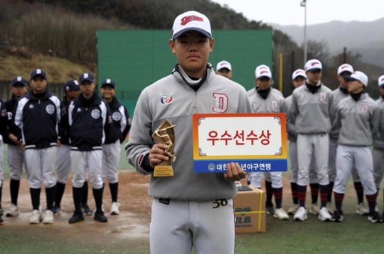 우수타자상을 수상한 대원중 이강현. /사진=대한유소년야구연맹