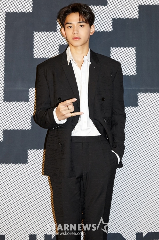 그룹 SuperM 루카스가 25일 오전 온라인으로 진행된 SuperM 정규 1집 ‘Super One’ 글로벌 기자간담회에 참석해 포즈를 취하고 있다. &lt;사진=SM 엔터테인먼트 제공&gt; /사진=임성균 기자 tjdrbs23@