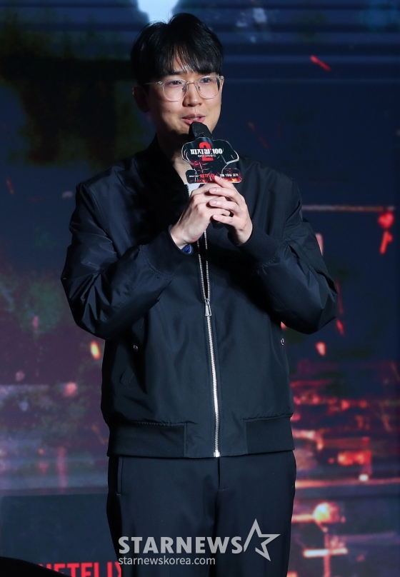 넷플릭스 유기환 디렉터가 14일 오전 서울 마포구 호텔 나루 서울 엠갤러리에서 진행된 넷플릭스 오리지널 예능 &#039;피지컬: 100 시즌2-언더그라운드&#039; 제작발표회에서 프로그램 설명을 하고 있다.  &#039;피지컬: 100&#039;은 가장 완벽한 피지컬을 가진 최고의 &#039;몸&#039;을 찾기 위해, 최강 피지컬이라 자부하는 100인이 벌이는 극강의 서바이벌 게임 예능이다. 오는 19일 공개. 2024.03.14 /사진=김창현