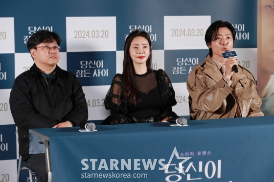 장윤현 감독, 배우 추자현, 이무생이 14일 오후 서울 CGV용산이아파크몰에서 진행된 영화 &#039;당신이 잠든 사이&#039;(감독 장윤현) 언론시사회 및 기자간담회에 참석해 질문에 답하고 있다.  교통사고로 선택적 기억 상실을 앓게 된 ‘덕희’로 인해 행복했던 부부에게 불행이 닥치고, 남편 ‘준석’의 알 수 없는 행적들이 발견되면서 진실을 추적해가는 미스터리 로맨스 &#039;당신이 잠든 사이&#039;는 오는 20일 개봉한다. /2024.03.14 /사진=이동훈