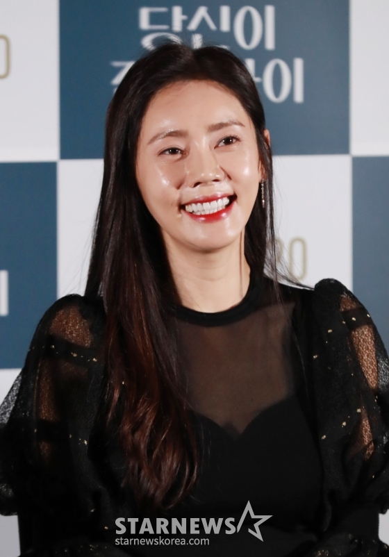 배우 추자현이 14일 오후 서울 CGV용산이아파크몰에서 진행된 영화 &#039;당신이 잠든 사이&#039;(감독 장윤현) 언론시사회 및 기자간담회에 참석해 질문에 답하고 있다.  교통사고로 선택적 기억 상실을 앓게 된 ‘덕희’로 인해 행복했던 부부에게 불행이 닥치고, 남편 ‘준석’의 알 수 없는 행적들이 발견되면서 진실을 추적해가는 미스터리 로맨스 &#039;당신이 잠든 사이&#039;는 오는 20일 개봉한다. /2024.03.14 /사진=이동훈