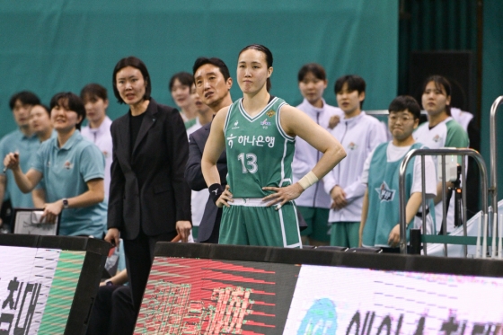 김정은(가운데). /사진=WKBL 제공