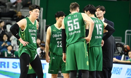 원주 DB와 김주성 감독(오른쪽). /사진=KBL 제공