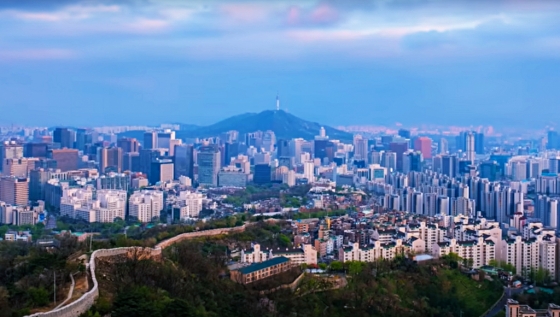 서울시 빌딩숲. 저 멀리 남산타워가 보인다. /사진=샌디에이고 파드리스 공식 SNS 영상 갈무리