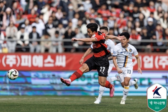 정재희(왼쪽)의 결승골 장면. /사진=한국프로축구연맹 제공