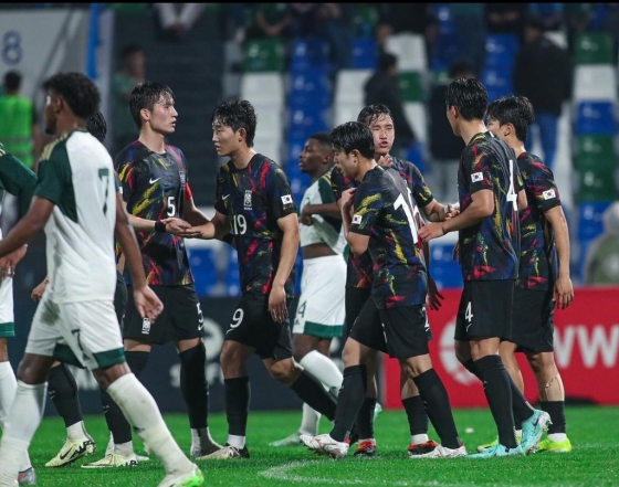 한국 U-23 대표팀 선수들이 득점 후 기뻐하고 있다. /사진=서아시아축구연맹(WAFF) 공식 사회관계망서비스(SNS)