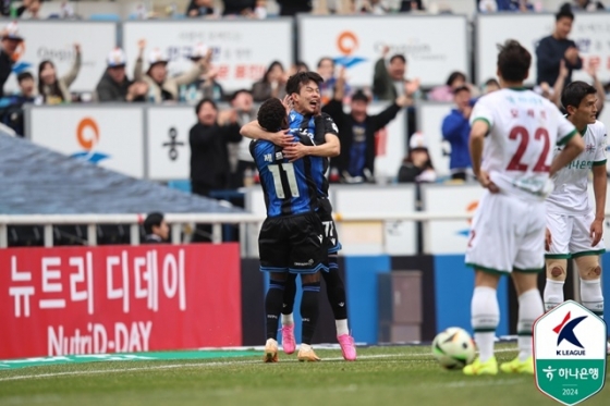 인천유나이티드 제르소(오른쪽)가 선제골을 넣고 기뻐하고 있다. /사진=한국프로축구연맹 제공
