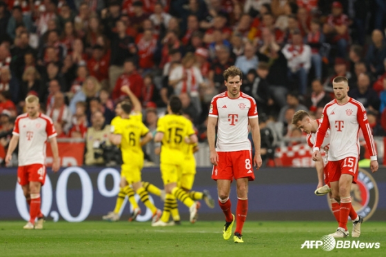 바이에른 뮌헨 선수들이 골을 허용한 뒤 고개를 숙이고 있다.  /AFPBBNews=뉴스1