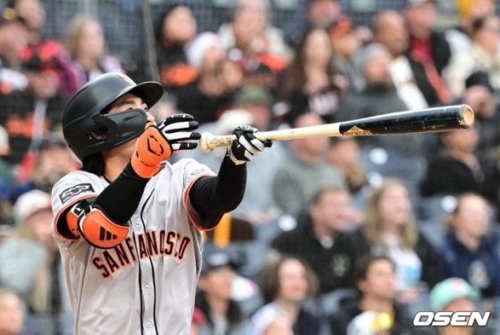 샌프란시스코 이정후가 지난달 31일(한국시간) MLB 데뷔 첫 홈런을 터트리고 있다. 