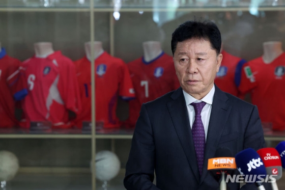  정해성 대한축구협회 국가대표 전력강화위원장이 2일 오후 서울 종로구 축구회관에서 제5차 전력강화위원회 결과 브리핑을 하고 있다. /사진=뉴시스