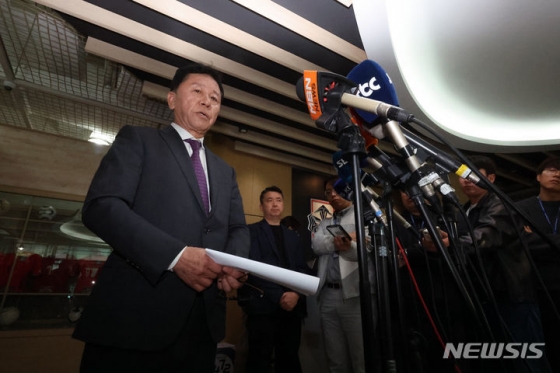 브리핑에 나서는 정해성 대한축구협회 국가대표 전력강화위원장. /사진=뉴시스