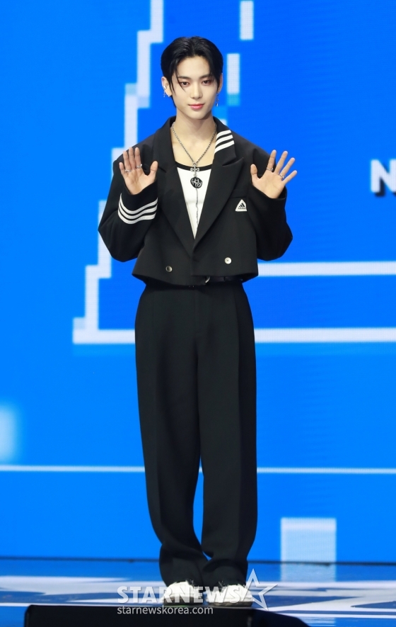 그룹 나우어데이즈(NOWADAYS) 시윤이 2일 오후 서울 용산구 블루스퀘어에서 진행된 첫 번째 데뷔 싱글 ‘NOWADAYS&#039; 발매기념 쇼케이스에서 포즈를 취하고 있다. /2024.04.02 /사진=이동훈