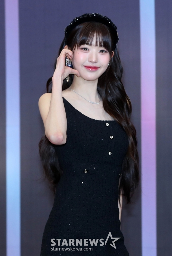 [서울=뉴시스] 김혜진 기자 = 장원영이 15일 오후 서울 여의도 KBS홀에서 열린 &#039;2023 뮤직뱅크 글로벌 페스티벌&#039; 레드카펫 포토월 행사에서 포즈를 취하고 있다. 2023.12.15. jini@newsis.com /사진=김혜진