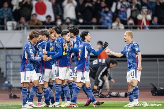 득점 후 기뻐하는 일본 선수들. /AFPBBNews=뉴스1
