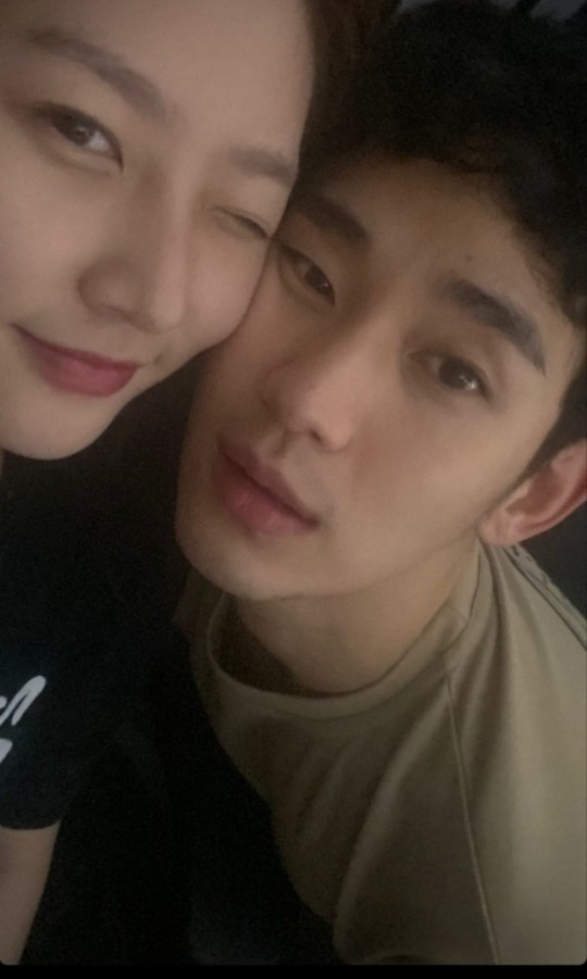 김새론이 올린 김수현과의 사진/사진=김새론