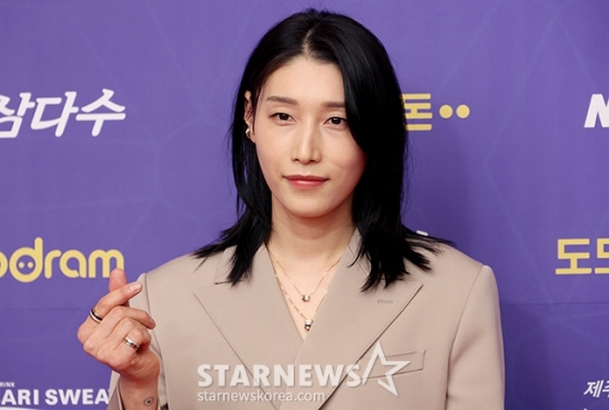 2023-2024시즌 도드람 V리그 시상식이 8일 오후 서울 서초구 더케이호텔 서울 그랜드볼룸에서 열렸다.  흥국생명 김연경이 포토월에서 포즈를 취하고 있다. /서초=김진경 기자