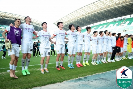 강원FC 선수단. /사진=한국프로축구연맹 제공