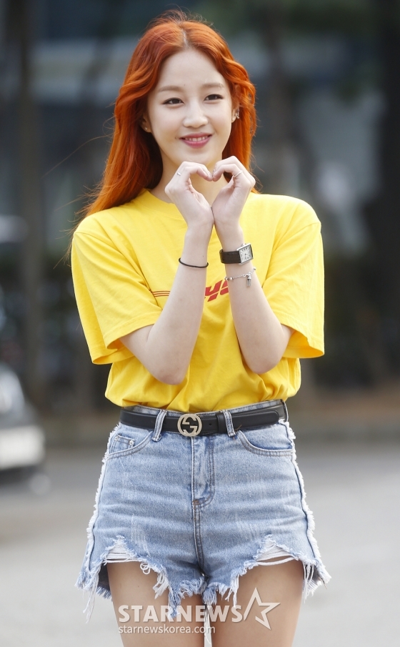 가수 박보람이 14일 오전 서울 영등포구 여의도동 KBS신관에서 진행된 &#039;뮤직뱅크&#039; 리허설에 참석하고 있다. /사진=김휘선 기자 hwijpg@