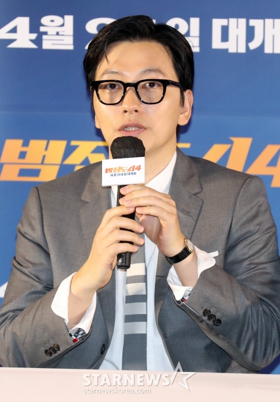 배우 이동휘가 15일 오후 서울 코엑스 메가박스에서 열린 영화 &#039;범죄도시4&#039; 언론시사회에 참석해 취재진 질문에 답하받고 있다. 2024.04.15 /사진=임성균