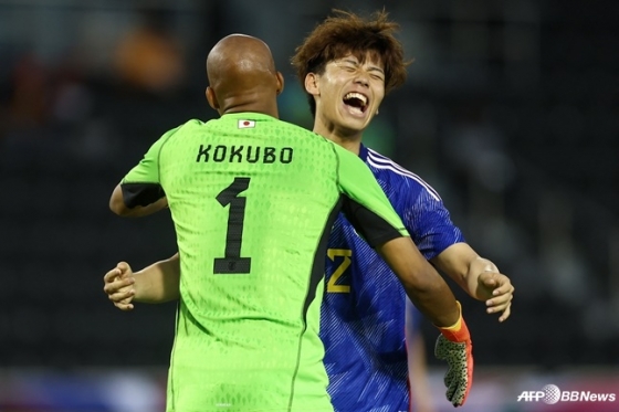 일본 U-23 대표팀 골키퍼 고쿠보(왼쪽). /AFPBBNews=뉴스1