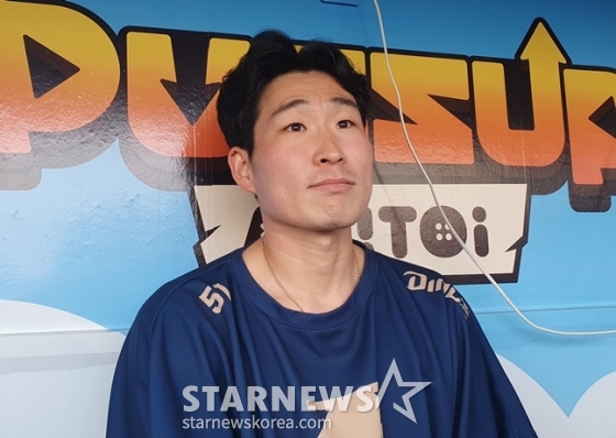 NC 이재학이 16일 창원 한화전을 앞두고 인터뷰를 하고 있다. /사진=양정웅 기자 