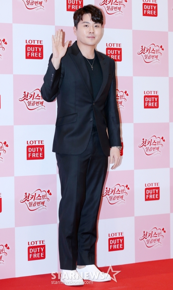 가수 이루가 22일 오전 서울 송파구 잠실 롯데월드타워 롯데시네마에서 진행된 웹드라마 &#039;첫 키스만 일곱 번째&#039; 제작발표회에 참석해 포즈를 취하고 있다.  웹드라마 &#039;첫 키스만 일곱 번째&#039;는 면세점 직원인 여주인공이 7명의 서로 다른 스타일의 매력을 가진 남자들과 펼치는 블록버스터 로맨스 드라마다. /사진=hwijpg@(김휘선 인턴기자)