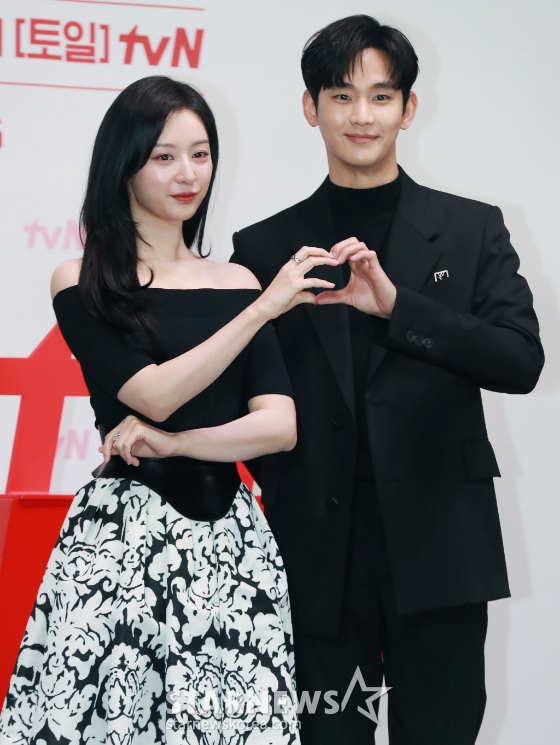 tvN 토일드라마 '눈물의 여왕'의 배우 김지원, 김수현/사진=이동훈 기자