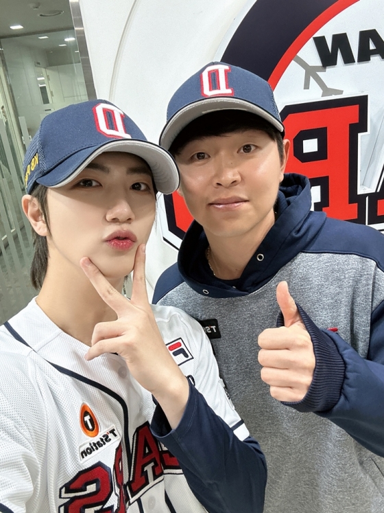 크래비티 원진X두산베어스 정수빈 셀카