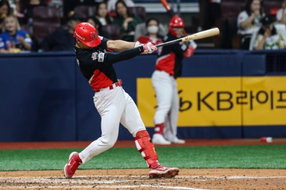 김도영이 25일 고척 키움전에서 홈런을 치고 있다. KBO 최초 첫 월간 10홈런-10도루에 성공하는 순간. /사진=KIA 타이거즈