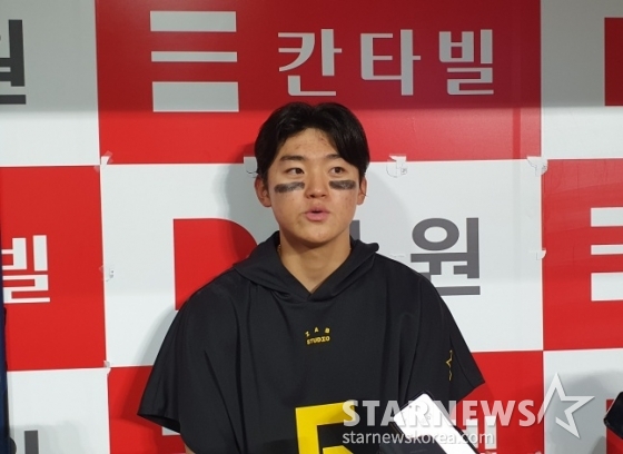 김도영이 25일 고척 KIA전을 마치고 취재진과 인터뷰하고 있다. /사진=김동윤 기자