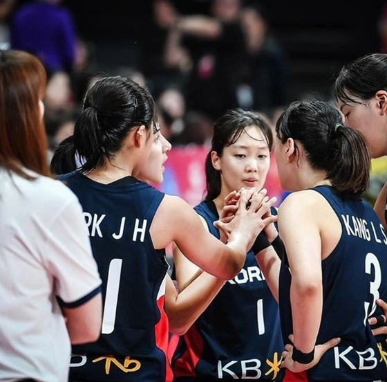 한국 여자농구 대표팀. /사진=FIBA