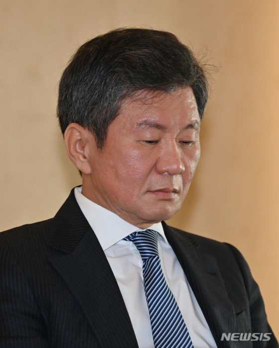  정몽규 대한축구협회장이 지난 2월 16일 서울 축구회관에서 열린 대표팀 사안관련 KFA 임원회의에서 생각에 잠겨 있다. /사진=뉴시스
