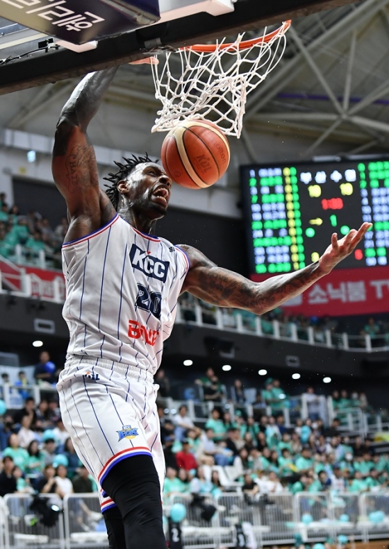 라건아가 덩크슛을 성공하고 있다. /사진=KBL 제공