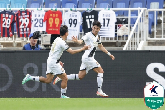 경남 선제골 후 골 세리머니. /사진제공=한국프로축구연맹