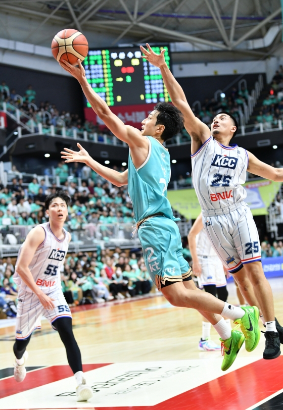허훈(가운데). /사진=KBL
