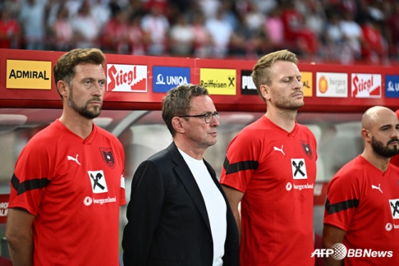 오스트리아 대표팀에서의 랄프 랑닉 감독(왼쪽에서 두 번째). /AFPBBNews=뉴스1