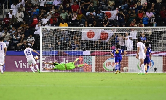 일본 골키퍼 레오 코쿠보의 페널티킥 선방 장면. /사진=AFC 홈페이지