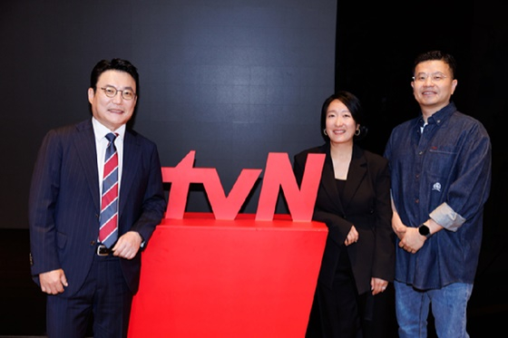 홍기성 CJ ENM 미디어사업본부장, 박상혁 채널사업부장, 구자영 마케팅담당/사진=tvN