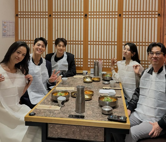 영화 &#039;원더랜드&#039; 팀 /사진=수지 인스타그램 캡처