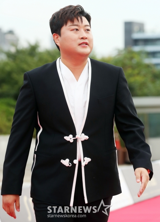 가수 김호중이 21일 오후 서울 영등포구 여의도동 KBS홀에서 진행된 &#039;2023 서울 드라마 어워즈&#039; 레드카펫 행사에 참석하고 있다. 2023.09.21 /사진=김창현