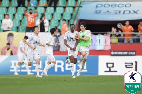 득점 후 기뻐하는 포항 선수들. /사진=한국프로축구연맹 제공