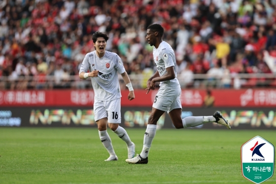 오베르단(오른쪽). /사진=한국프로축구연맹 제공