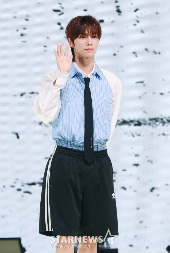 JYP엔터테인먼트의 새 보이그룹 넥스지(NEXZ) 소건이 20일 오후 서울 광진구 예스24라이브홀에서 진행된 첫 싱글 &#039;라이드 더 바이브&#039;(Ride the Vibe) 발매기념 쇼케이스에서 포즈를 취하고 있다.  &#039;Next Z(G)eneration&#039;을 축약한 넥스지의 데뷔곡 &#039;라이드 더 바이브&#039;는 감각적이면서도 실험적인 분위기 안에서 다양하게 변주되는 사운드가 리스닝 포인트다. /2024.05.20 /사진=이동훈