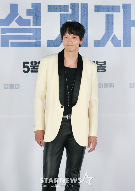배우 강동원이 23일 오후 서울 롯데시네마 월드타워점에서 진행된 영화 &#039;설계자&#039;(감독 이요섭) 언론시사회 및 기자간담회에 참석해 포즈를 취하고 있다. /2024.05.23 /사진=이동훈