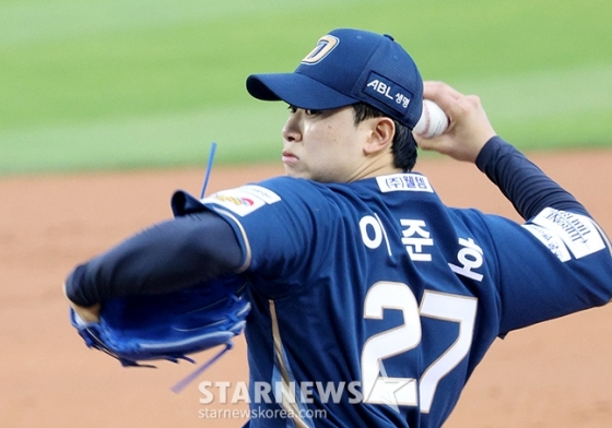 &#039;2024 신한 SOL 뱅크 KBO리그&#039; LG-NC전이 24일 서울 잠실야구장에서 열렸다.  NC 선발 이준호가 역투하고 있다. /사진=김진경 대기자