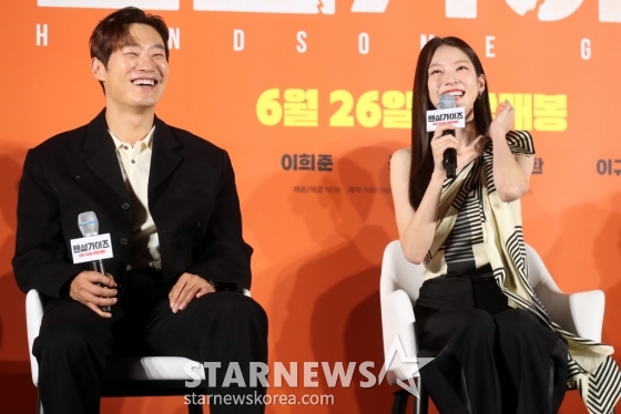 배우 공승연이 27일 오전 서울 광진구 롯데시네마 건대점에서 열린 영화 &#039;핸섬가이즈&#039; 제작발표회에 참석해 인사말을 하고 있다.   한 번 보면 절대 잊지 못할 첫인상을 가진 자칭 &#039;핸섬 가이즈&#039; 두 남자가 음산한 산장으로 이사를 오던 날, 마을과 산장에 얽힌 전설이 깨어나며 시작되는 예측불허 코미디영화로 오는 6월 26일 개봉 예정이다. 2024.05.27 /사진=임성균